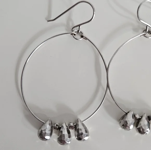 Silver(tone) Hoops With Tear Drop Beads - Picture 9 of 9